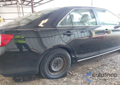 2012 Toyota Camry Se/Le/Xle z USA, uszkodzony, nr VIN 4T1BF1FKXCU046613